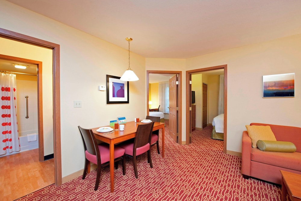 MainStay Suites Bloomington near University 24/42