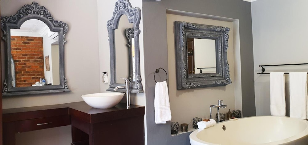 Accolades Boutique Venue 44/49