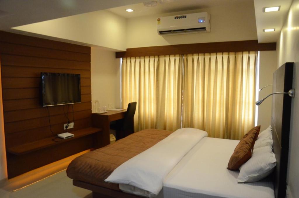 Hotel Yuvraj 10/35