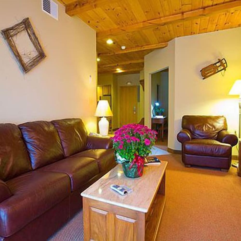 Mountain Edge Suites at Sunapee, an Ascend Collection Hotel 50/69