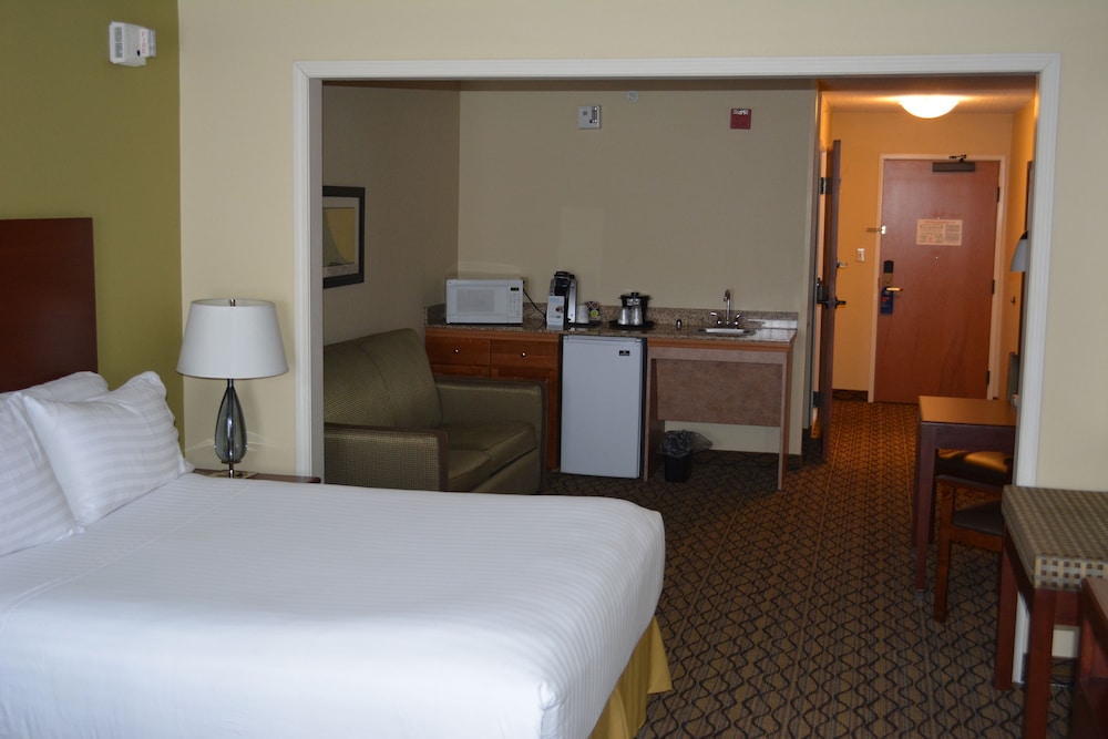 Holiday Inn Express Hotel And Suites Lancaster 17/72