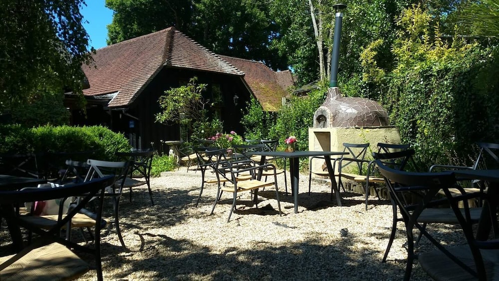 Thatched Cottage 61/67