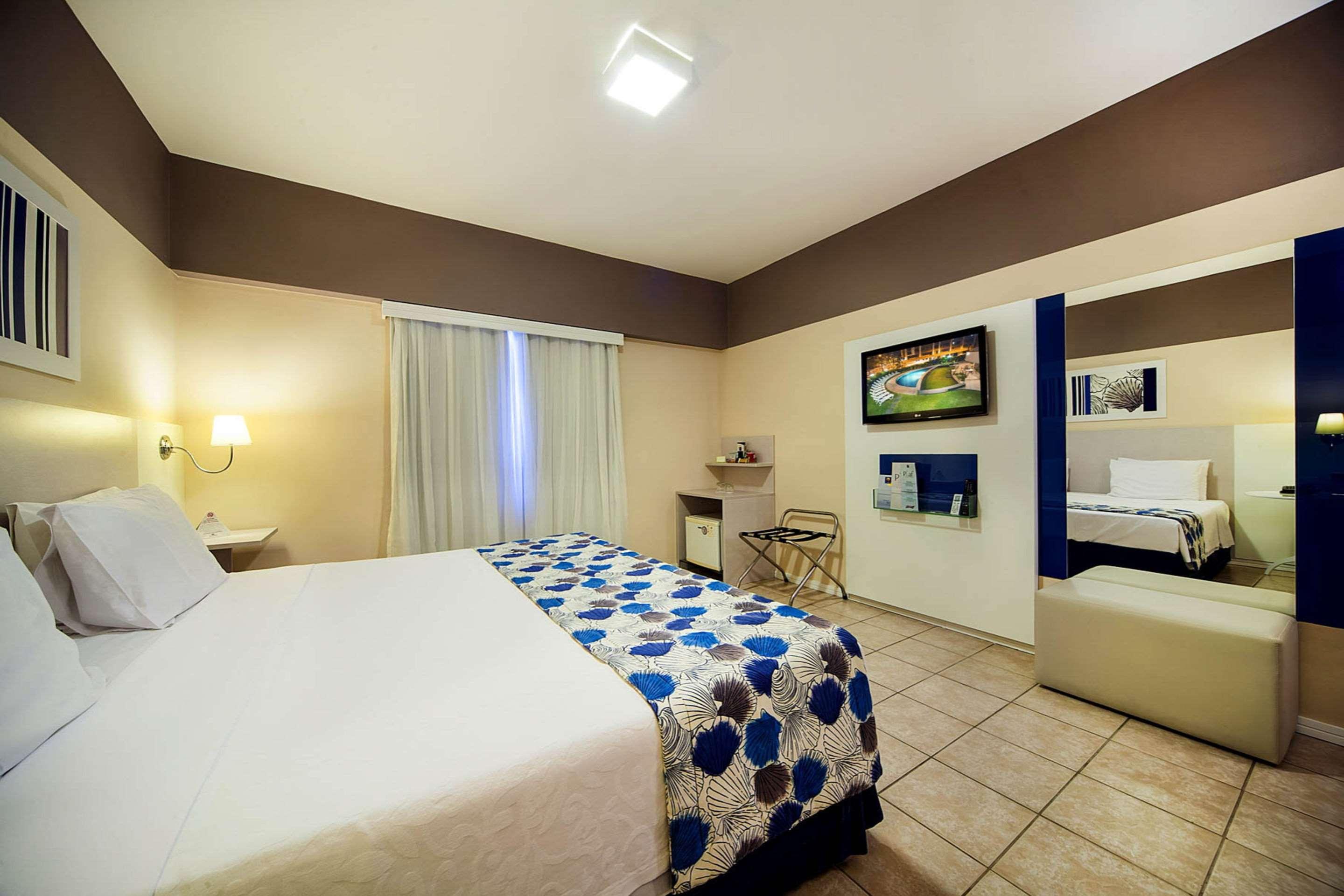 ROOM, KING BED