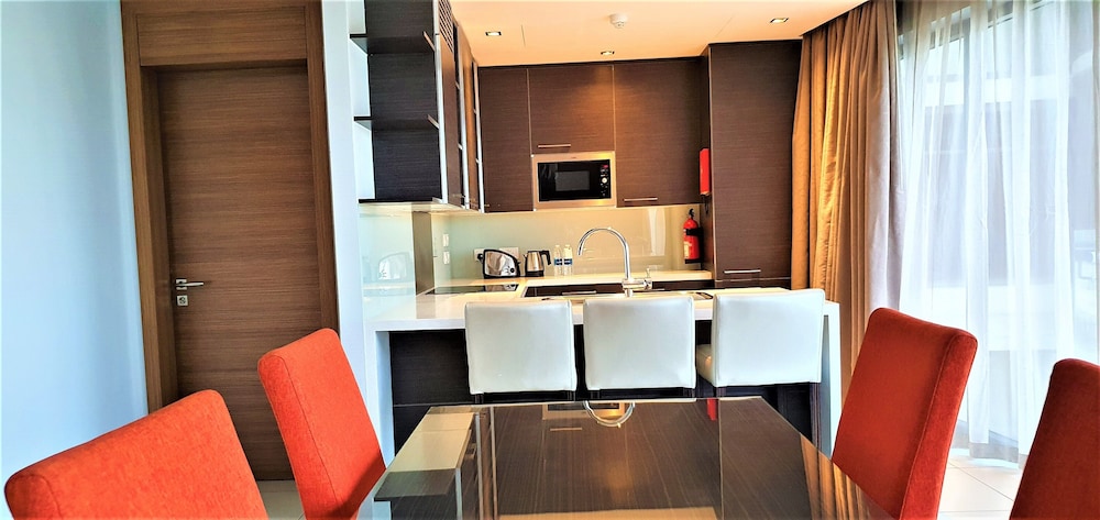 Majestic Arjaan By Rotana 44/57