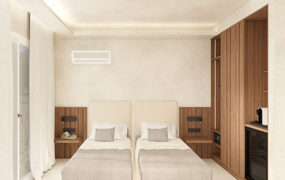 Ilio Mare Beach Hotel by GHH 13/75