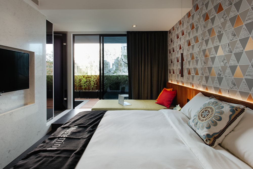 CHECK inn Taichung Zhongshan 14/50