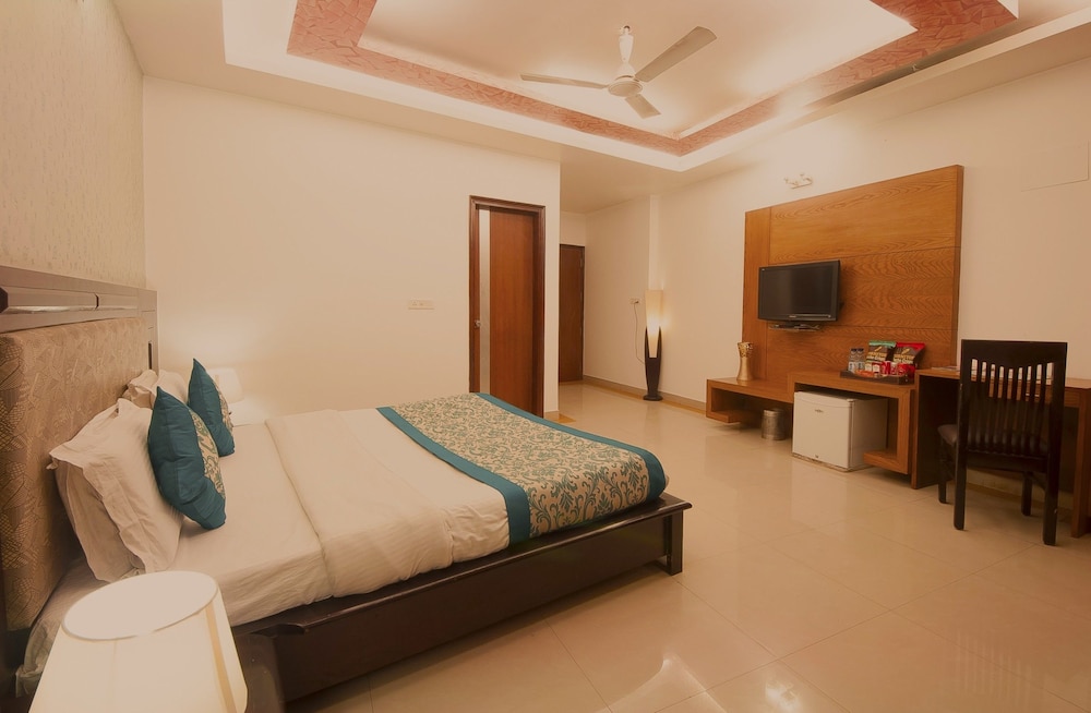AIRPORT HOTEL DELHI 37 19/64