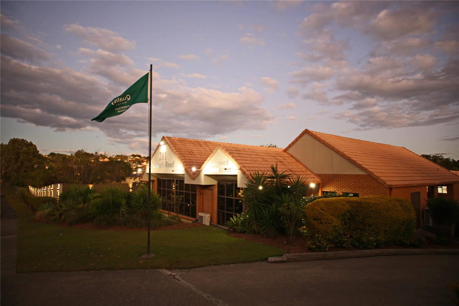 Quality Hotel Robertson Gardens 7/42