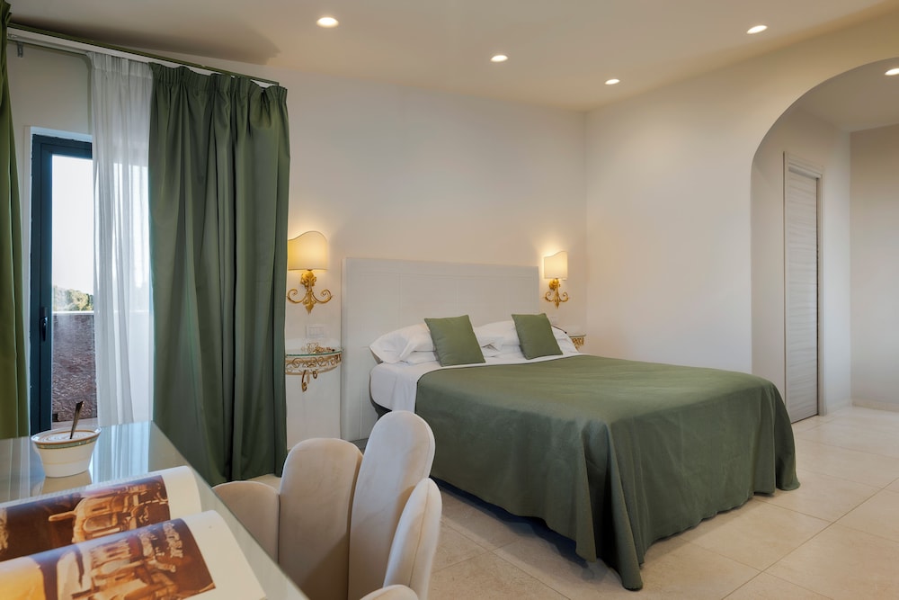Mansarda, Junior Suite, Studio, Queen Bed, Sea View, Terrace، Hotel La Pensione Svizzera 2/10