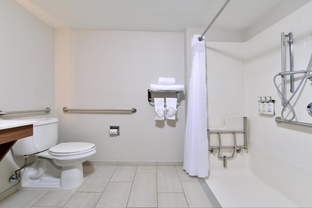 Holiday Inn Express Blowing Rock South 50/50