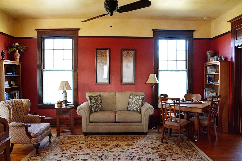 Iron Horse Inn 57/77