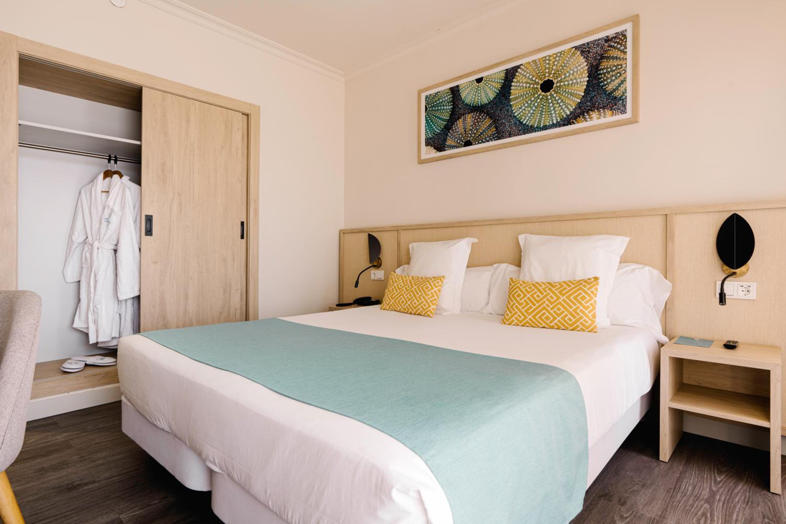 My Favorite Club, Double Bed, Sea Front, Balcony