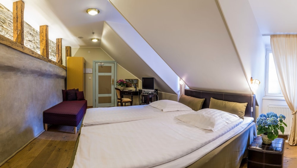 Cru Hotel 15/74