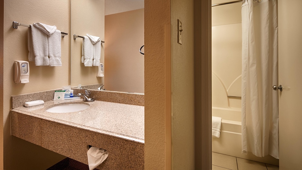 SureStay Plus by Best Western San Antonio Fiesta Inn 17/38