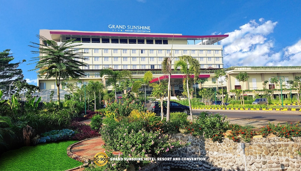 Grand Sunshine Resort and Convention 10/77