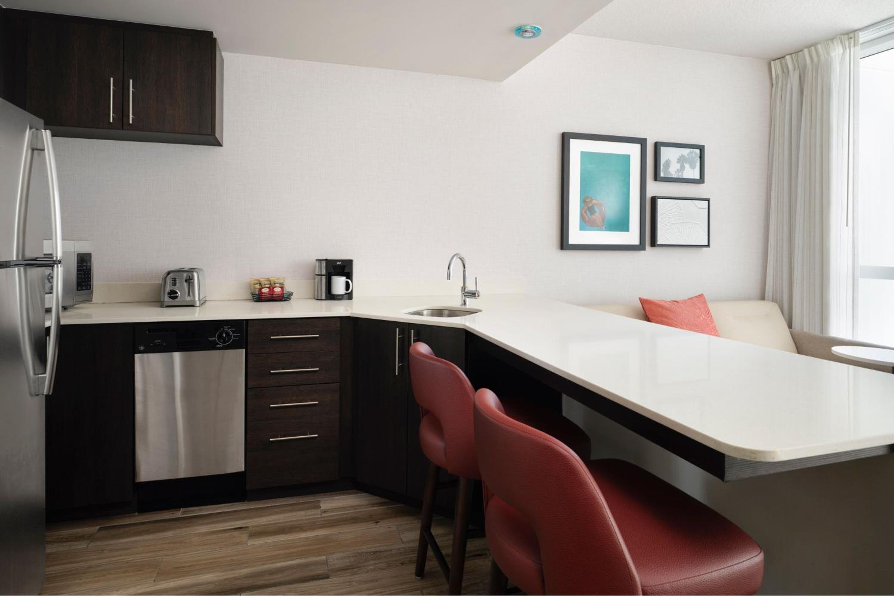 Suite, King Bed, Sofa, Accessible, Residence Inn Miami Beach Surfside 6/10
