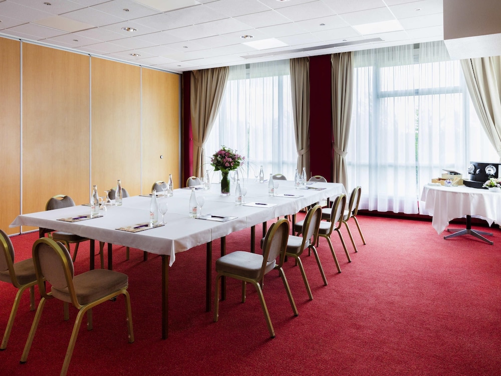 Mercure Nevers Pont De Loire 56/67