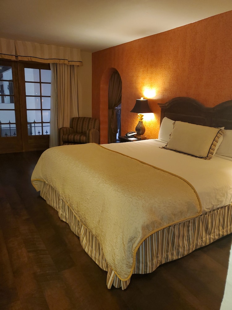Ramada by Wyndham Las Cruces Hotel & Conference Center 9/37