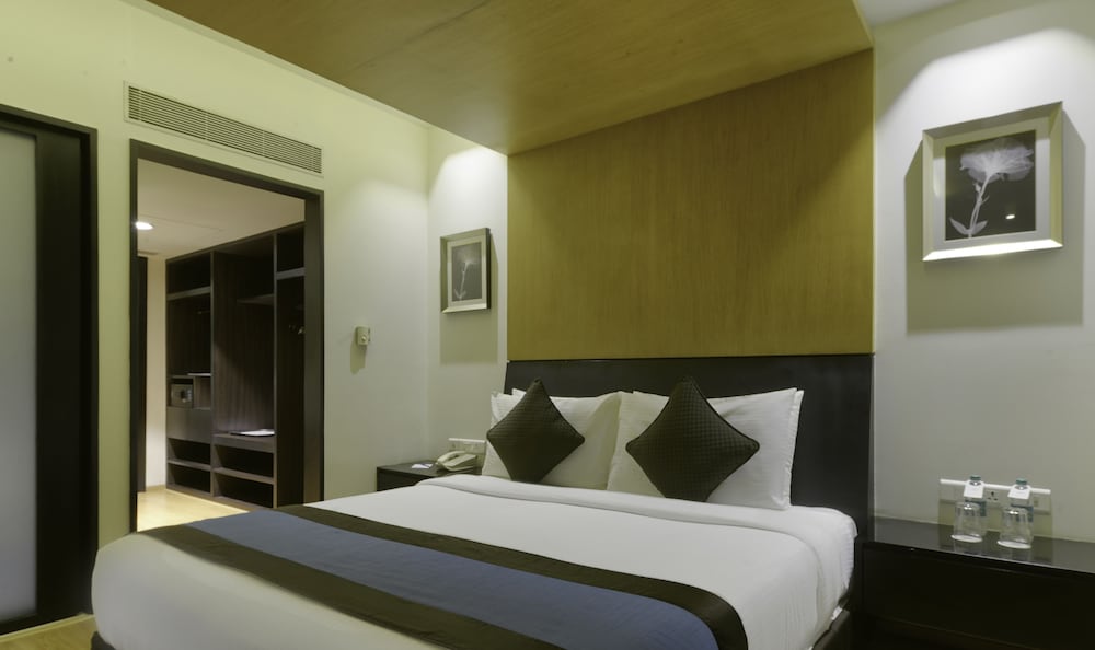 DAVANAM SAROVAR PORTICO SUITES 11/34