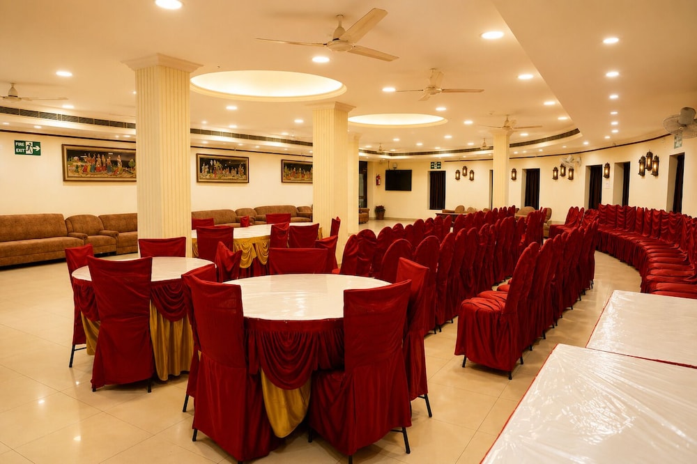 Central Hotel 51/62