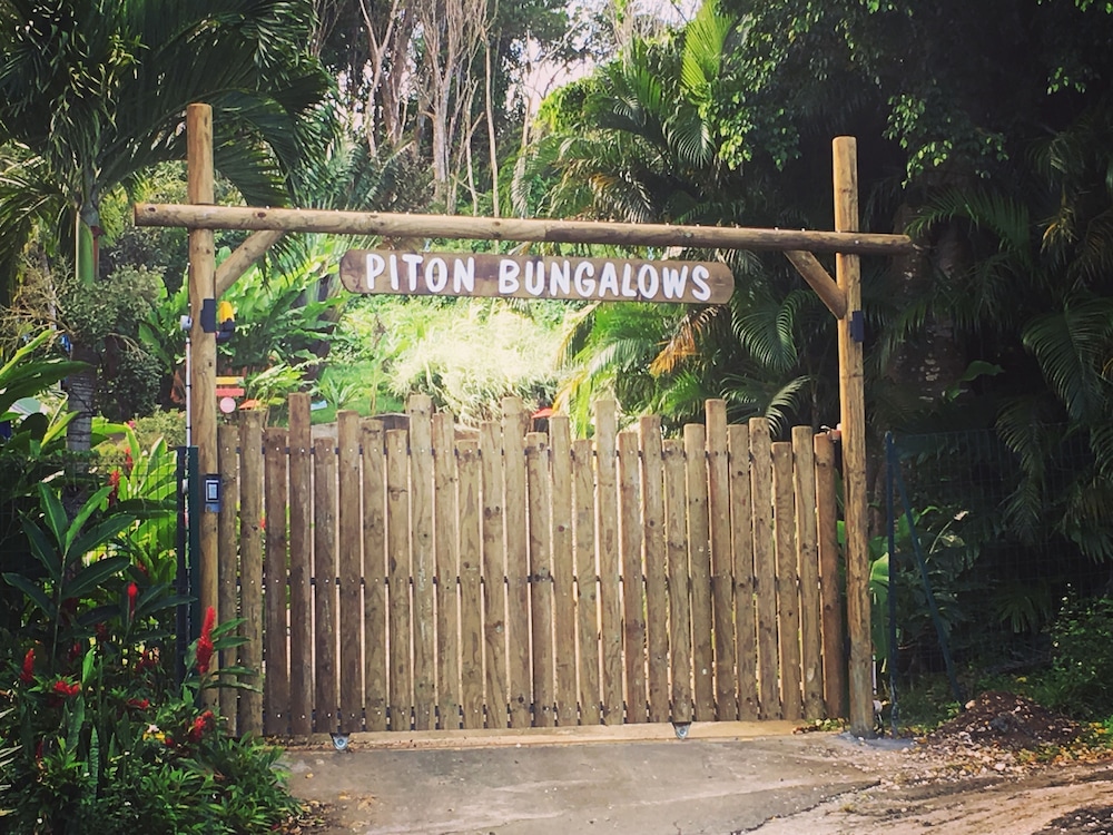 Piton Bungalows 3/50