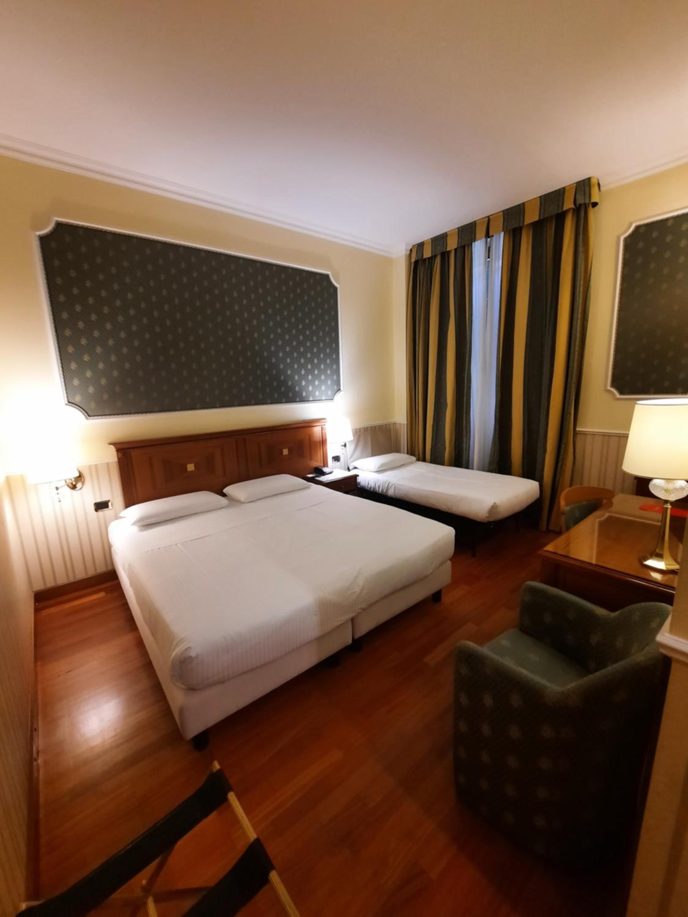 Room, Triple
