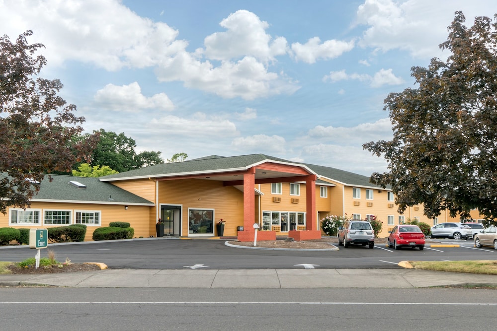 Quality Inn & Suites Albany Corvallis 3/28