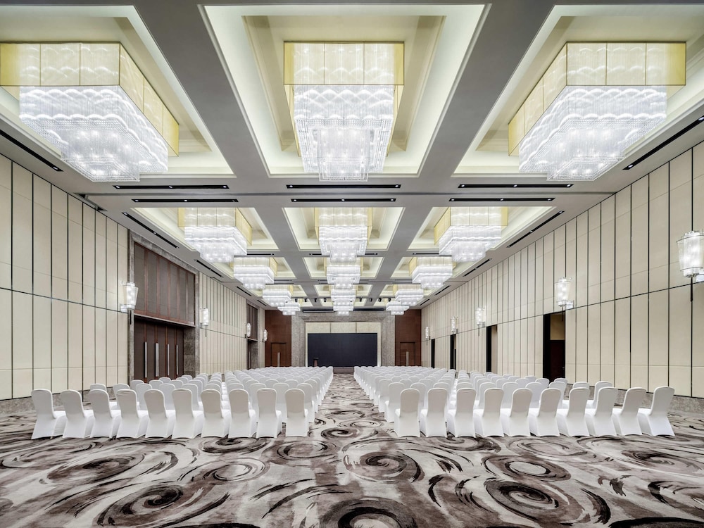 Pullman Oceanview Sanya Bay Resort and Spa 66/76
