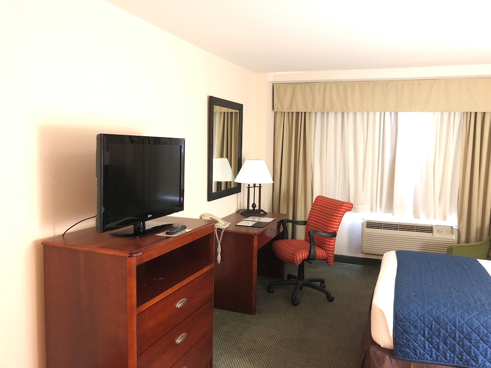 Capital Plaza Hotel 32/37