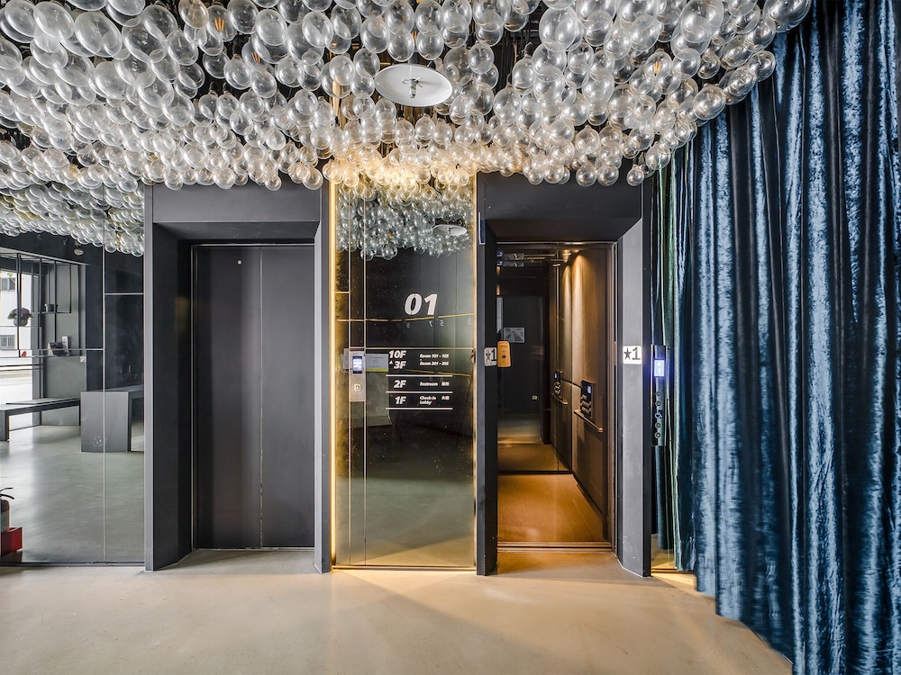 LUMI HOTEL 7/72