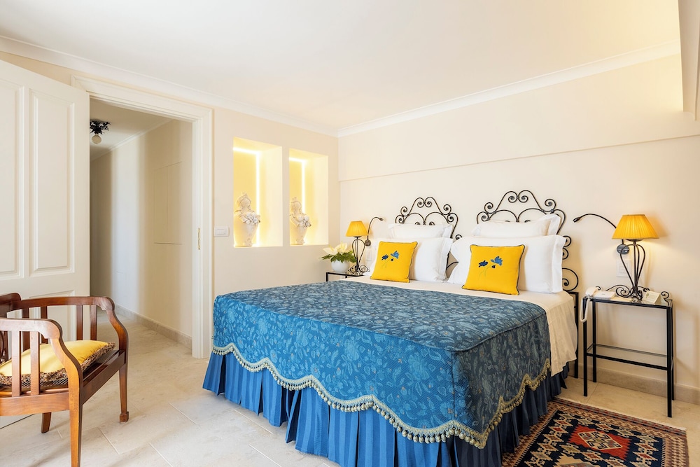 SUITE, JETTED TUB, TERRACE