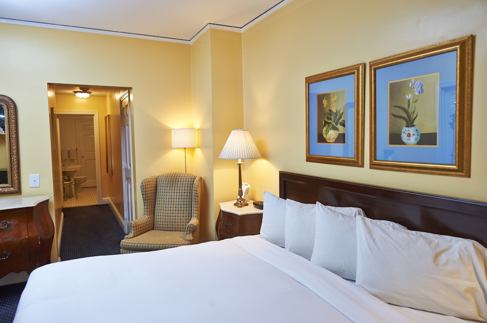 3 WEST CLUB HOTEL 10/62