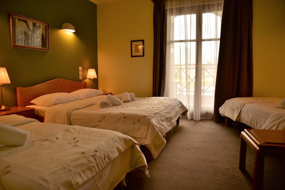 Mont Helmos Hotel 33/71
