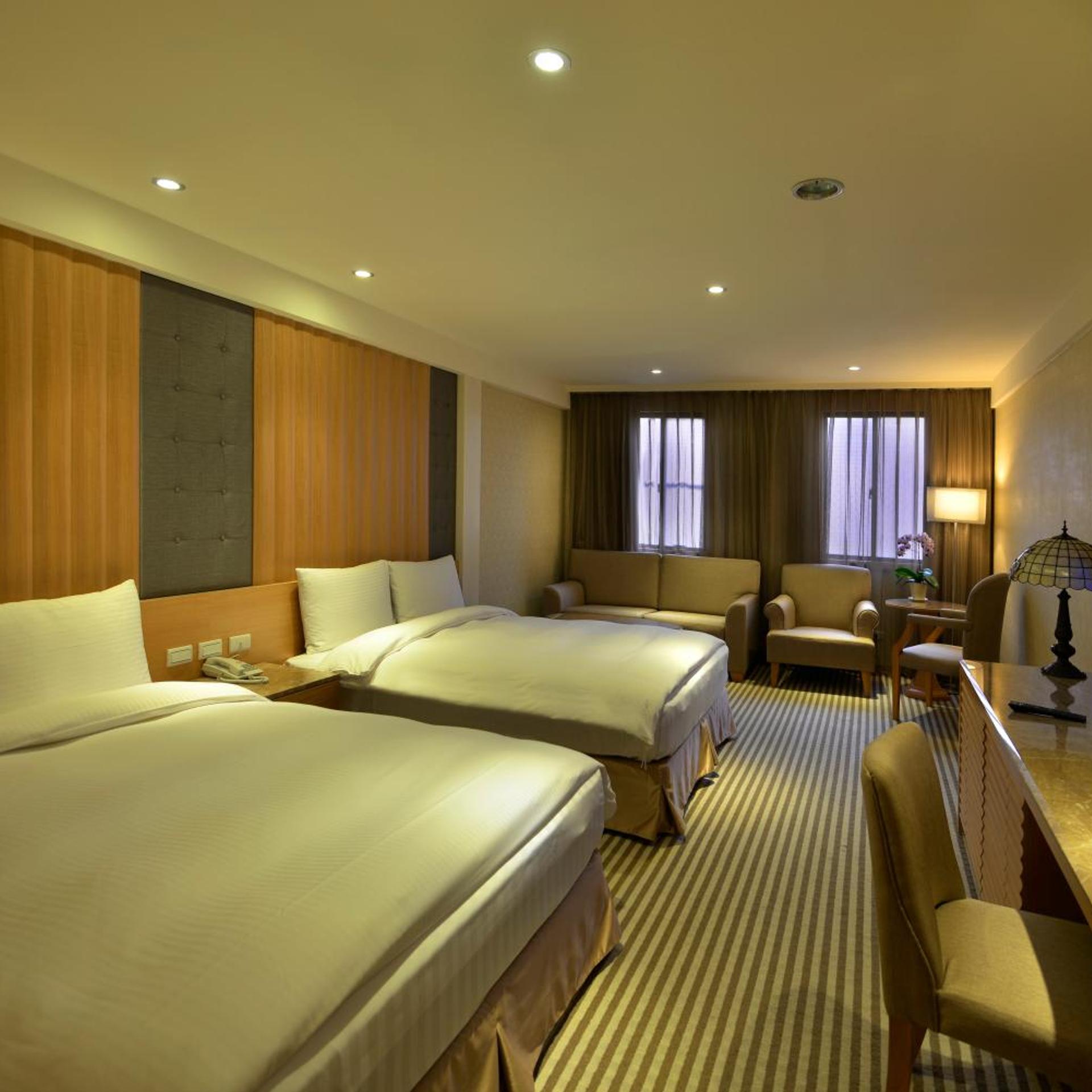 Apollo Hotel 13/83