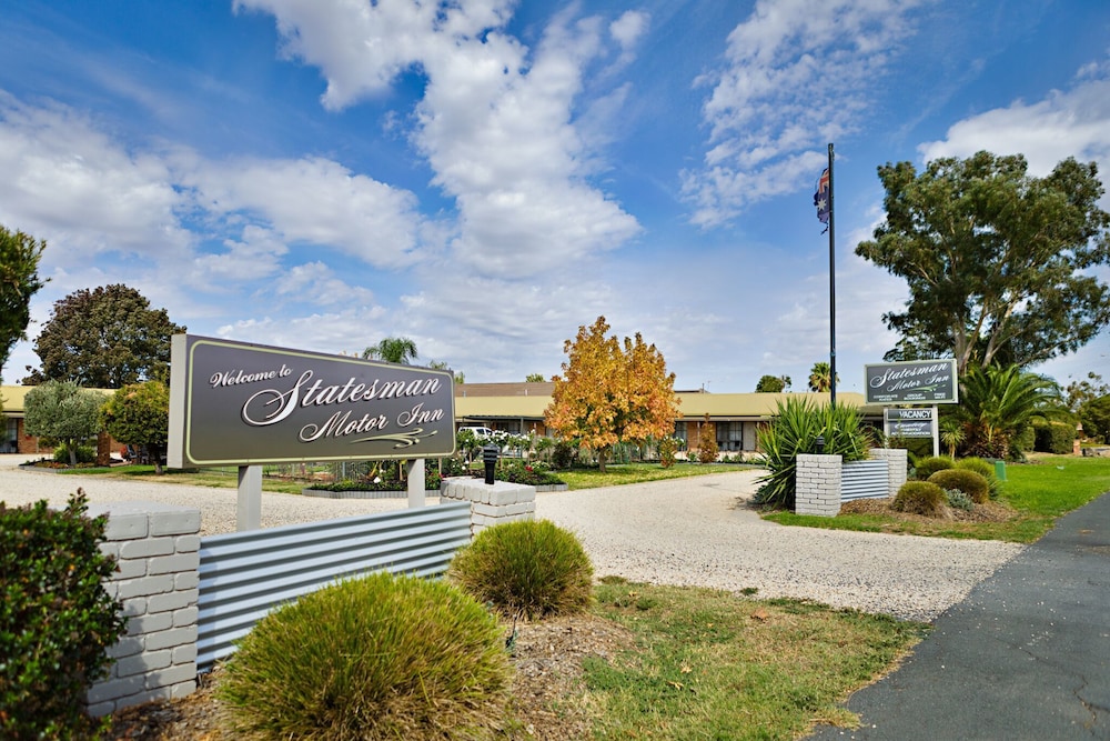 STATESMAN MOTOR INN 19/25