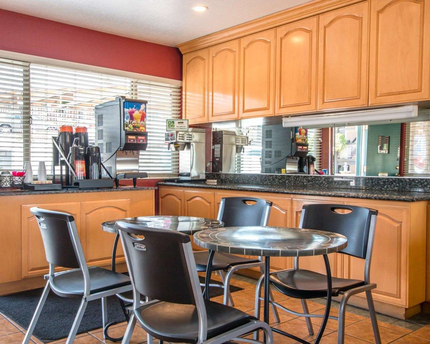 Rodeway Inn Fallbrook Downtown 25/28