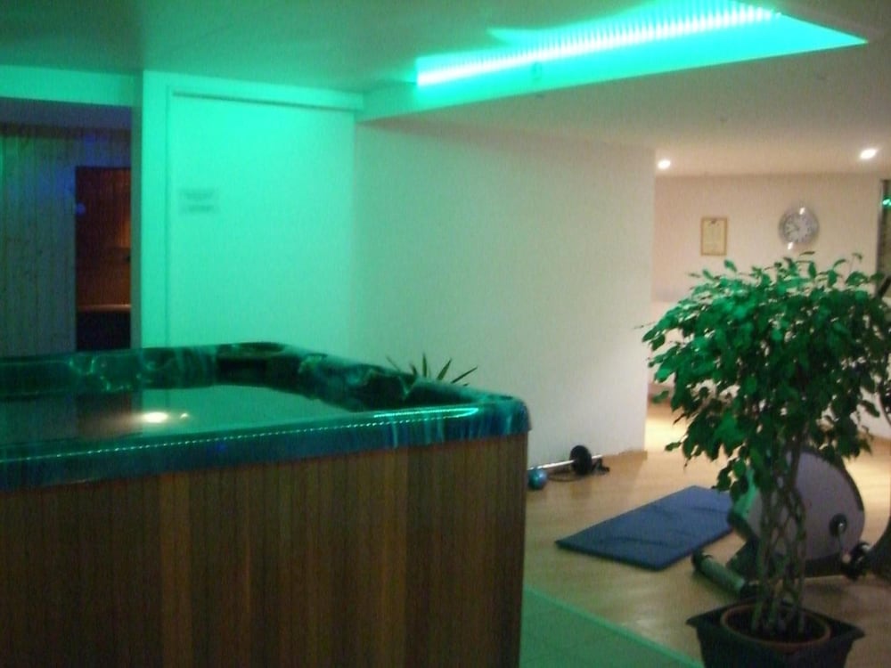 HOTEL LA RIVIERE 32/67