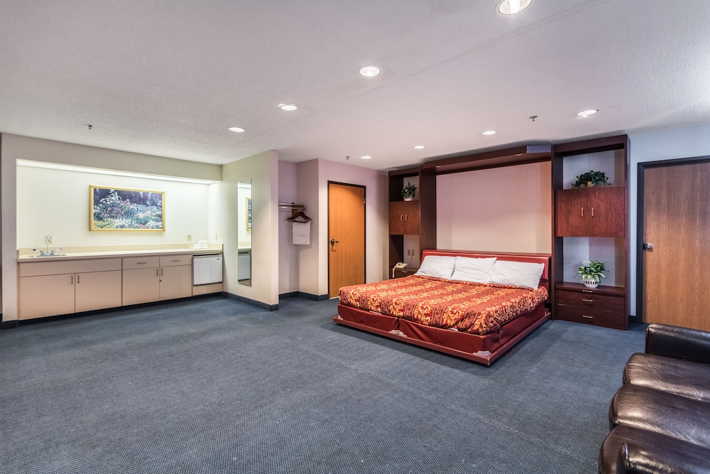 Quality Express Inn Suites Mineral Wells 25/49