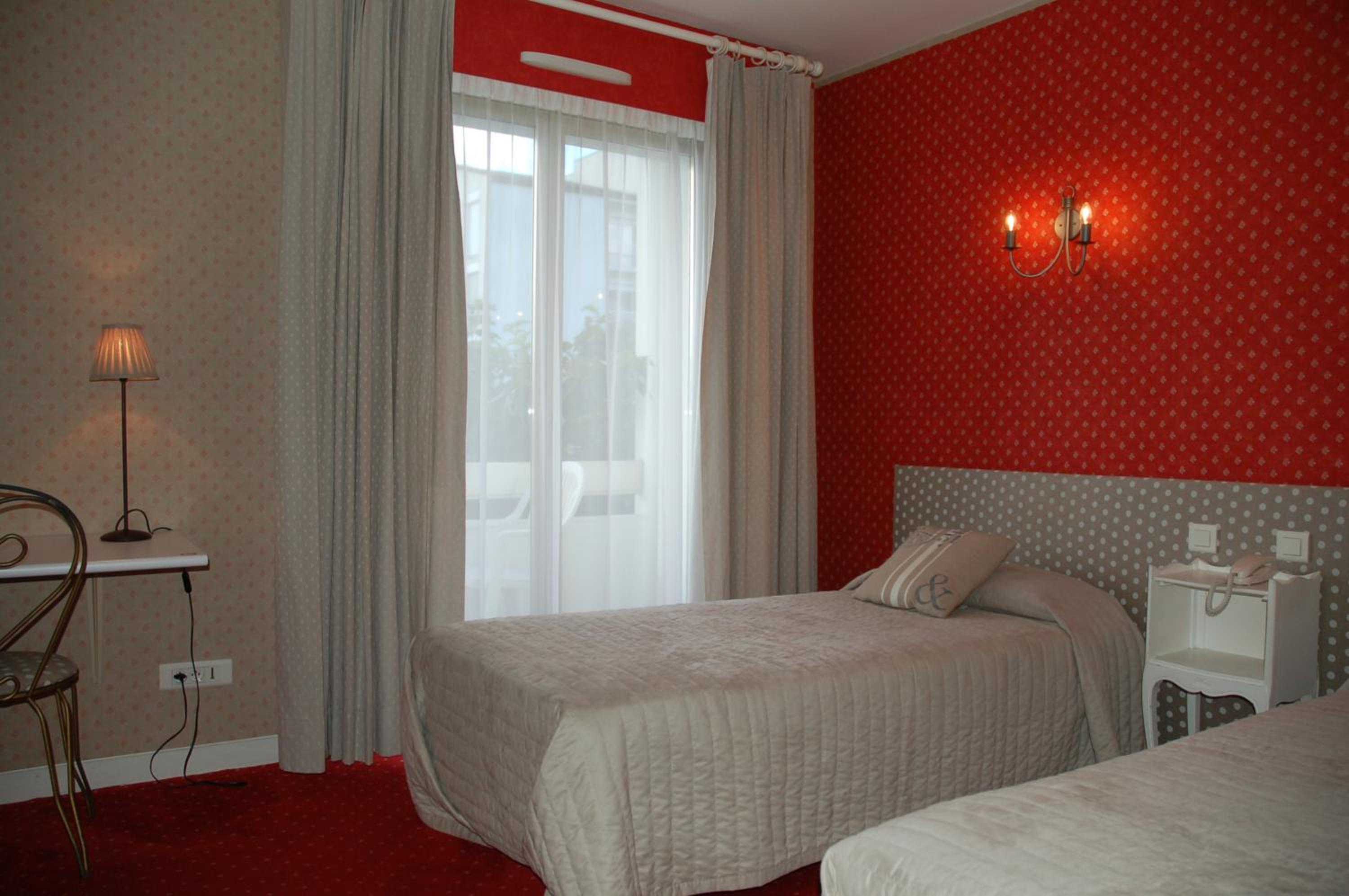 HOTEL DE L'AVENUE 20/57