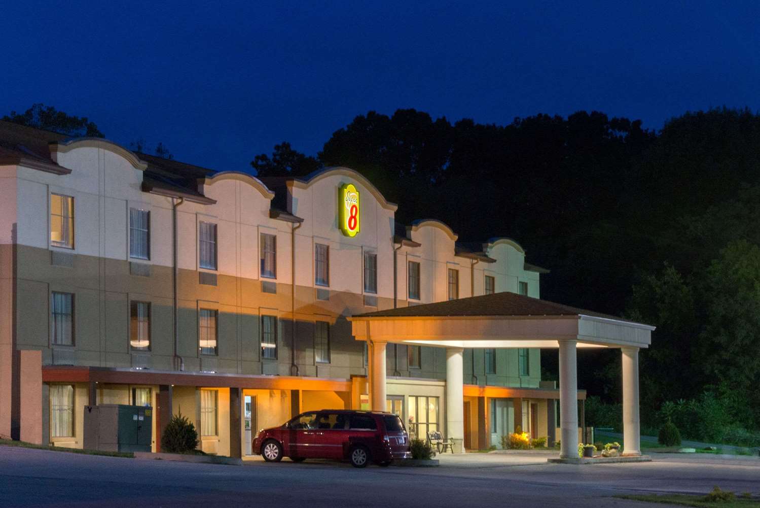 Super 8 by Wyndham Beaver Falls PA 2/10