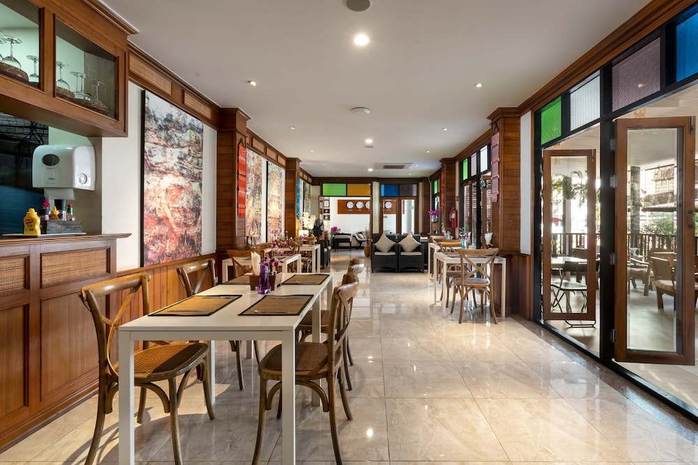 Lee Chiang Hotel 50/55