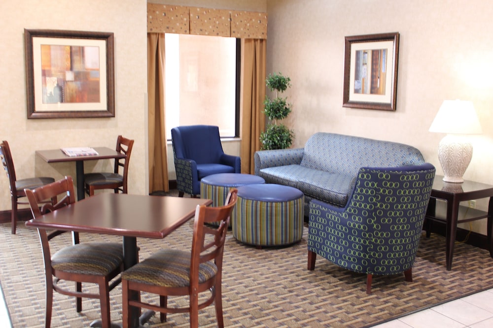 Holiday Inn Express & Suites Kansas City-Liberty (Hwy 152), an IHG Hotel 57/74