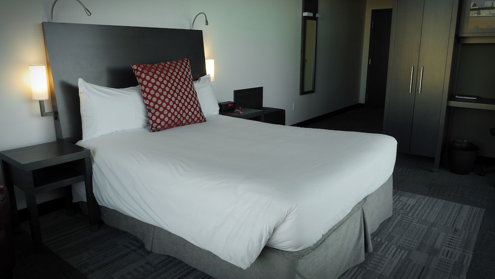COMFORT, QUEEN BED