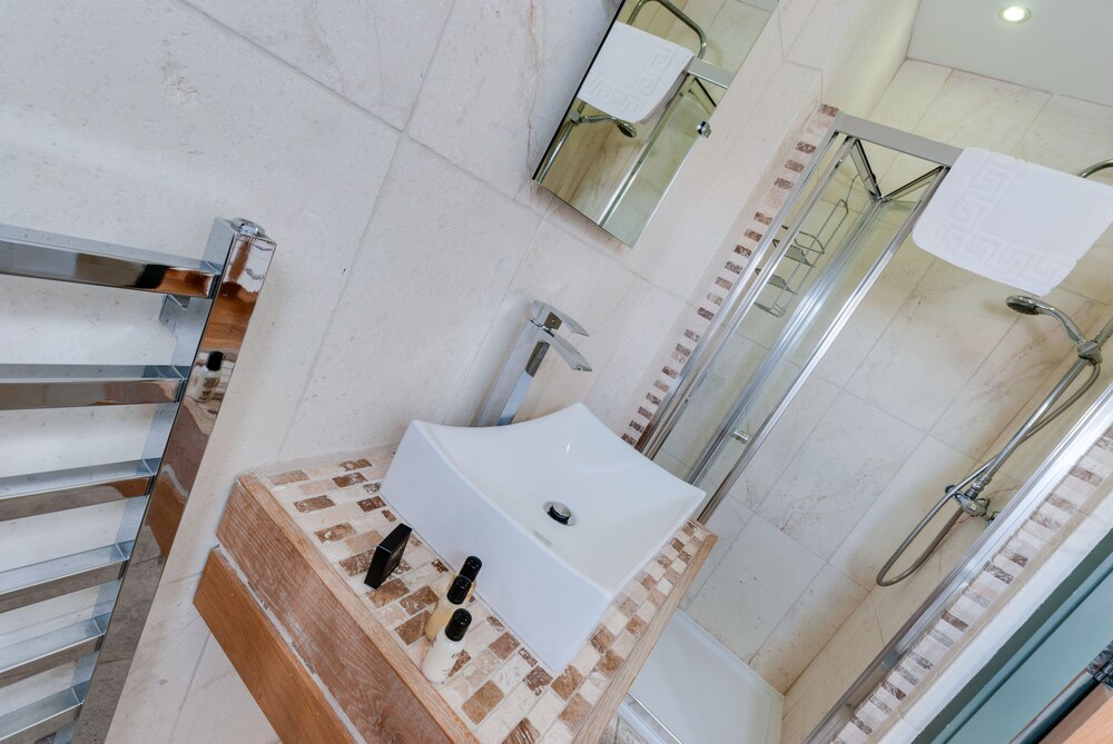 Base Serviced Apartments - Sir Thomas Street 27/57