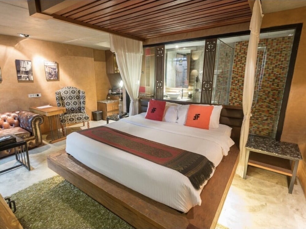 Fusion Suites 18/50