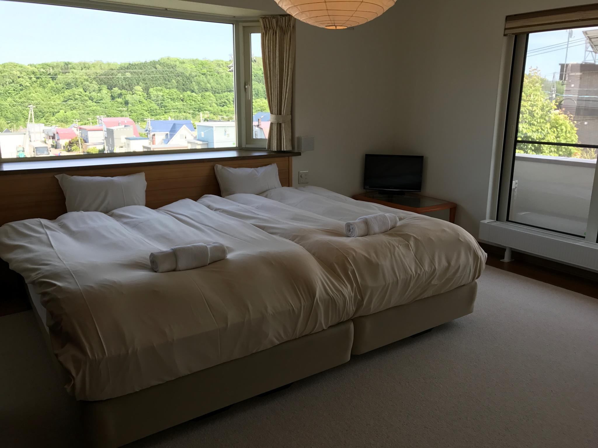 3 Bedrooms, House