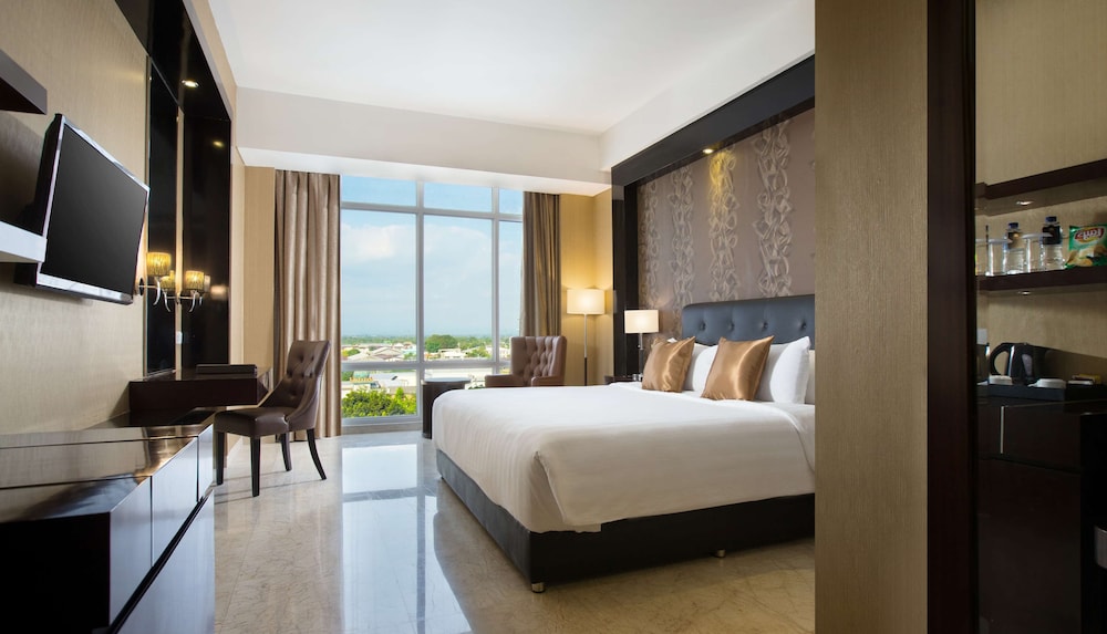 Grand Mercure Solo Baru 13/40