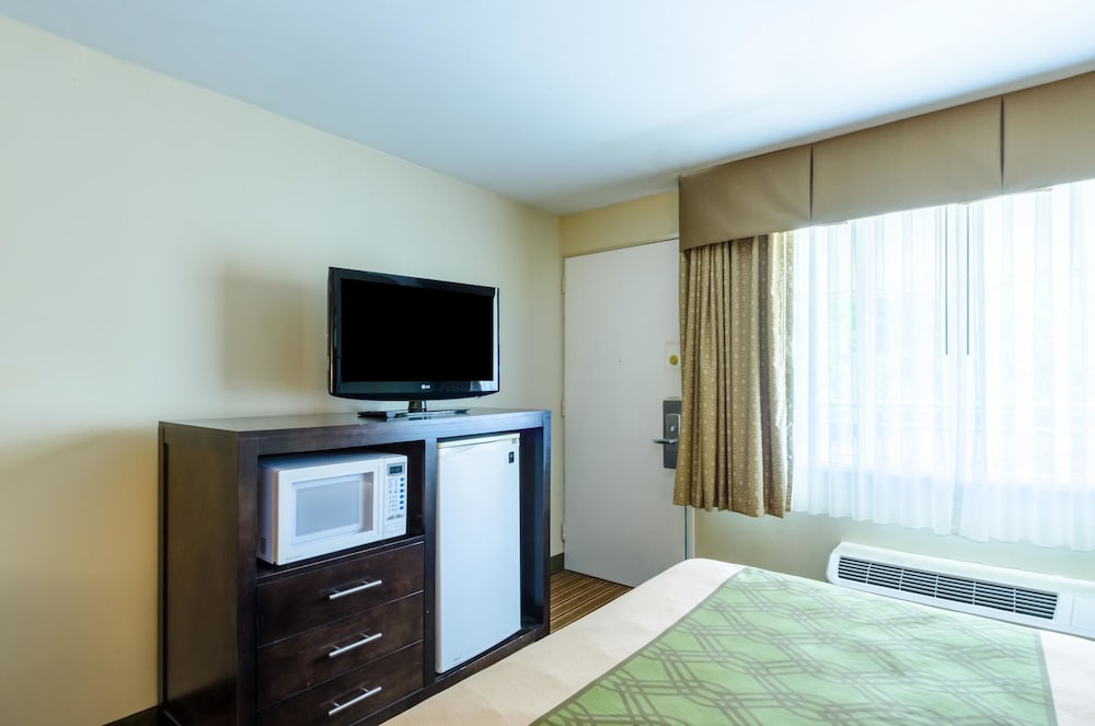 FairBridge Inn Express Pittsfield MA 29/51