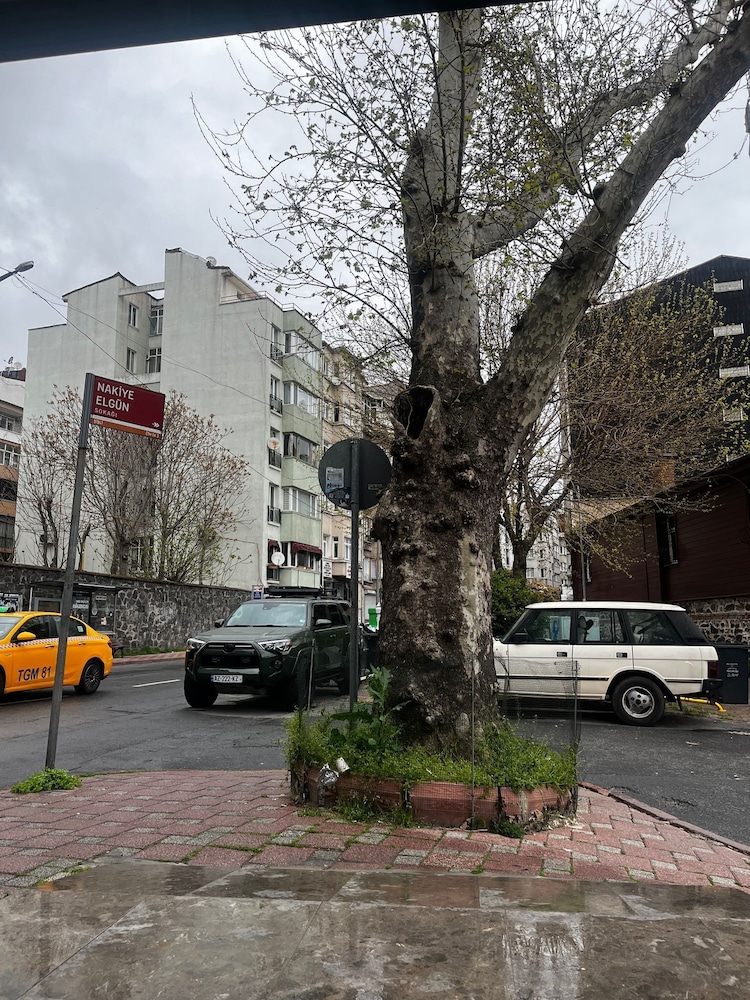 Corner Park Suites 43/50