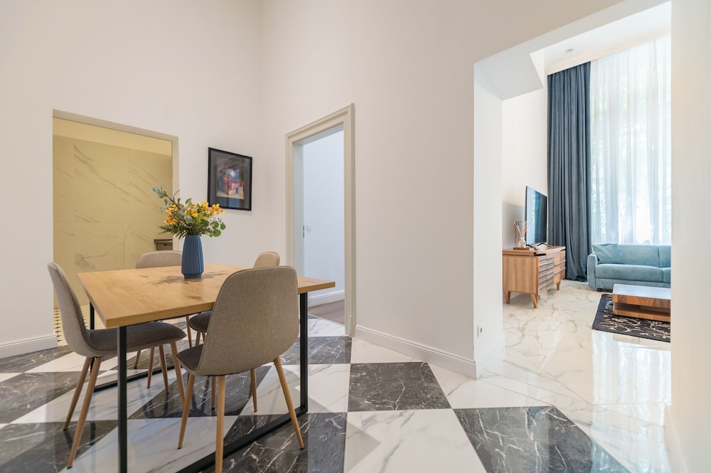 Utto Luxury Suites 42/54